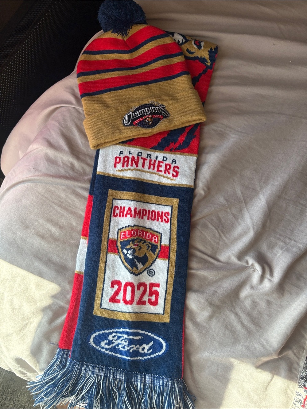 Florida Panthers 2024-2025 Champions Scarf & Beanie Set